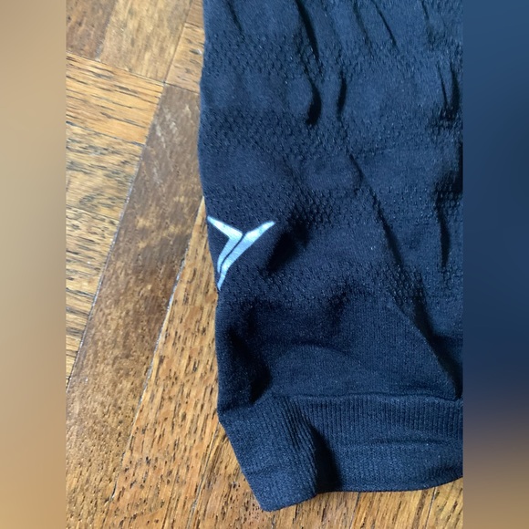 **2 for $20🛍️** OLD NAVY Black Workout Tank Top Large - Picture 3 of 5